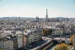 Paris CDG Airport transfer service showing elegant vehicles and professional chauffeurs ready to transport passengers from Charles de Gaulle Airport to all Paris arrondissements, Versailles, Disneyland Paris, and other premium destinations